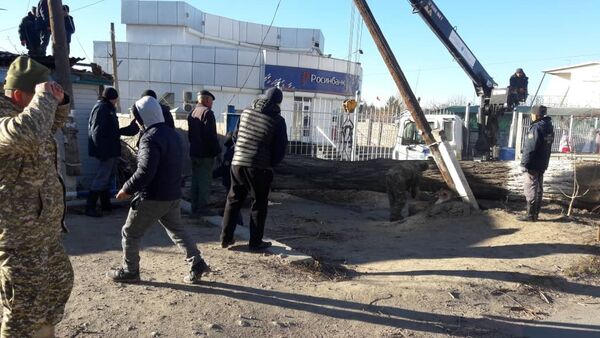 Последствия сильного ветра в Караколе - Sputnik Кыргызстан