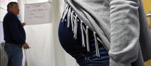 Протест против закрытия родильного дома в Ле-Блан - Sputnik Кыргызстан