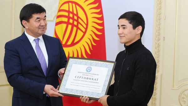 Встреча Абылгазиева с спортсменами, отличившимися на Летних юношеских Олимпийских играх 2018 - Sputnik Кыргызстан