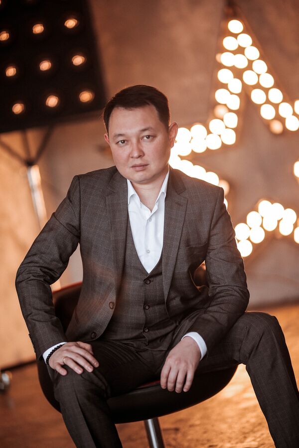 Ведущий радио, телевидения Эрик Молдалиев Ведущий радио, телевидения Эрик Молдалиев - Sputnik Кыргызстан