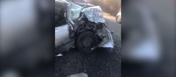 Страшное видео — что было после столкновения легковушки и КамАЗа в Оше - Sputnik Кыргызстан