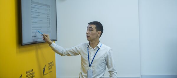 Корреспондент информационного агентства и радио Sputnik Кыргызстан Мирбек Сакенов провел мастер-класс для студентов факультетов журналистики КНУ имени Ж. Баласагына, КГУ имени И. Арабаева и Международного кувейтского университета - Sputnik Кыргызстан