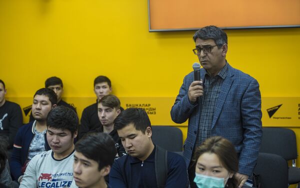Он рассказал о поступлении газа в дома кыргызстанцев и транзите топлива в Казахстан. - Sputnik Кыргызстан
