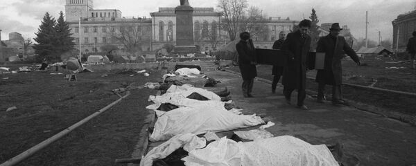 Спитактагы жер титирөөдөн каза болгондор. Архив Спитактагы жер титирөөдөн каза болгондор. Архив - Sputnik Кыргызстан