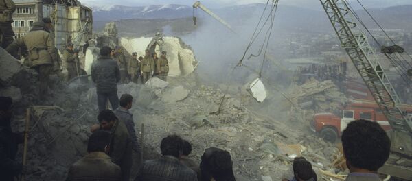 Последствия землетрясения в Спитаке, 7 декабря 1988 Последствия землетрясения в Спитаке, 7 декабря 1988 - Sputnik Кыргызстан