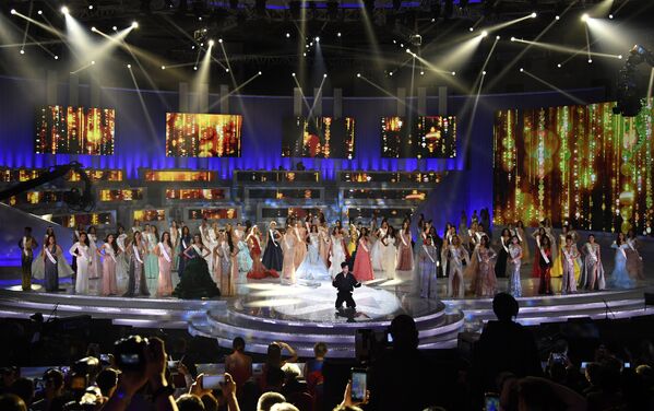 Выступление певца Димаша Кудайбергенова в финале конкурса Мисс Мира-2018 в Китае - Sputnik Кыргызстан