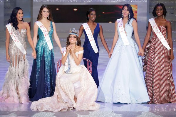 Мисс Мексика Ванесса Понс де Леон празднует победу в финале конкурса Мисс Мира-2018 в Китае - Sputnik Кыргызстан
