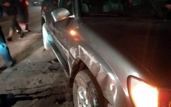 Во втором случае, который произошел после 21.00, столкнулись машины марки Toyota Land Cruiser и Honda Fit. - Sputnik Кыргызстан