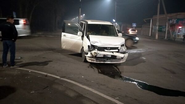 ДТП на опасном перекрестке улиц Орозбекова и Щербакова в Бишкеке - Sputnik Кыргызстан