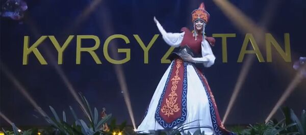 Красавица из КР поразила зрителей Мисс Вселенная необычным нарядом. Видео - Sputnik Кыргызстан