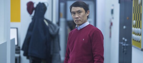 Москва шаарында улуу жазуучу Чыңгыз Айтматовдун эстелигин тургузган скульптор Азамат Абдрахманов - Sputnik Кыргызстан