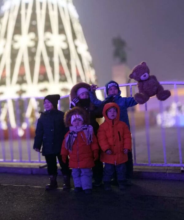 Новогоднее оформление площади Ала-Тоо в Бишкеке - Sputnik Кыргызстан