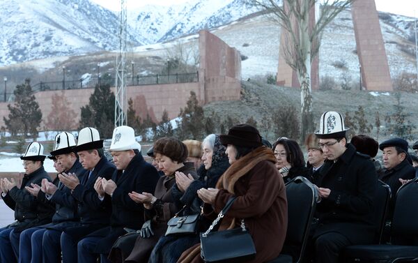 После возложения цветов была прочитана поминальная молитва. - Sputnik Кыргызстан