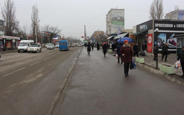 Андан тышкары, жайма базарда отургандар арасында түшүндүрүү иштери жүргүзүлгөн. - Sputnik Кыргызстан