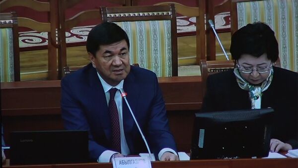 Премьер Абылгазиев экс-каржы министри Касымалив эмнеге кеткенин айтты. Видео - Sputnik Кыргызстан