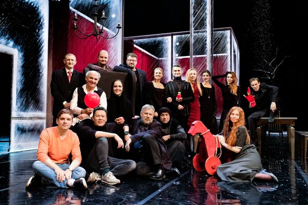 Постановка спектакля Васса Железнова (Мать) режиссерем Уланбеком Баялиевым в Свердловском государственном академическом театре драмы Постановка спектакля Васса Железнова (Мать) режиссерем Уланбеком Баялиевым в Свердловском государственном академическом театре драмы - Sputnik Кыргызстан