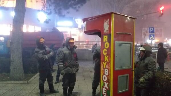 Демонтаж силомеров в центре Бишкека - Sputnik Кыргызстан