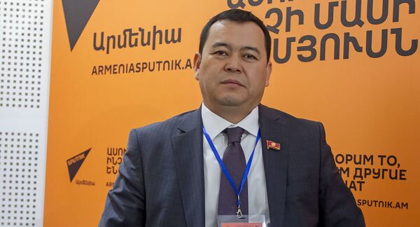 Депутат ЖК Мирлан Бакиров - Sputnik Кыргызстан