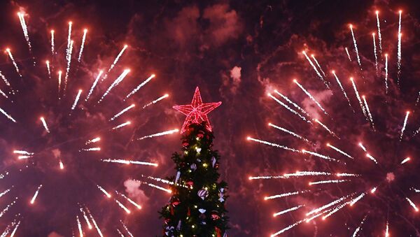 Запуск фейерверков в честь нового года. Архивное фото - Sputnik Кыргызстан