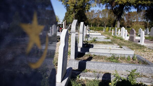 Муниципальное кладбище в Тиай - Sputnik Кыргызстан