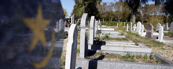 Муниципальное кладбище в Тиай - Sputnik Кыргызстан