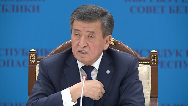 Бул жерде уялбай отурат! Президенттин министр Калиловду зекиген видеосу - Sputnik Кыргызстан