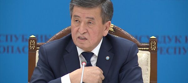 Бул жерде уялбай отурат! Президенттин министр Калиловду зекиген видеосу - Sputnik Кыргызстан