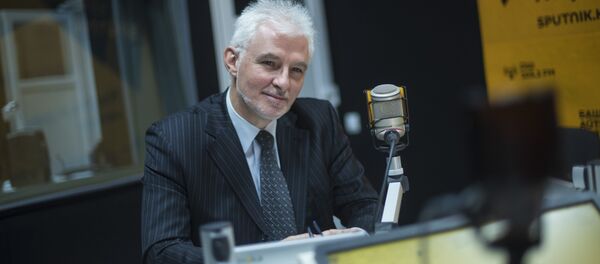 Посол Франции в Кыргызстане Микаэль Ру во время интервью на радиостудии Sputnik Кыргызстан - Sputnik Кыргызстан