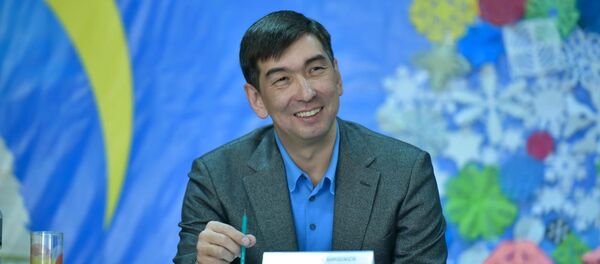 Мэр Бишкека Азиз Суракматов встретился с жителями Первомайского района Мэр Бишкека Азиз Суракматов встретился с жителями Первомайского района - Sputnik Кыргызстан