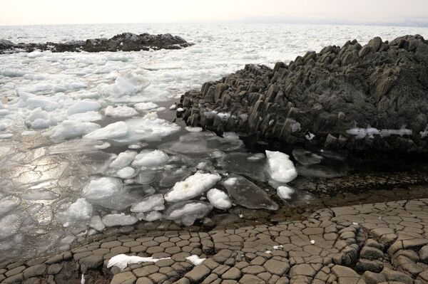 Лед на побережье Охотского моря - Sputnik Кыргызстан