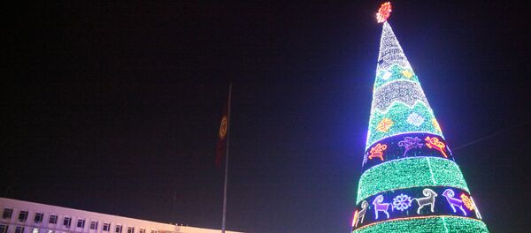 Зажжение новогодней елки на центральной площади Оша Зажжение новогодней елки на центральной площади Оша - Sputnik Кыргызстан