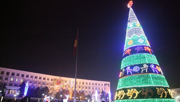 Зажжение новогодней елки на центральной площади Оша - Sputnik Кыргызстан