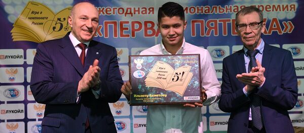 ЦСКА футбол клубунун жарым коргоочусу Илзат Ахметов Первая пятерка сыйлыгына татыганын РИА Новости агенттиги жазды - Sputnik Кыргызстан