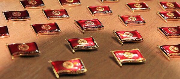 Изготовление 10 тысяч нагрудных знаков для депутатов местных кенешей - Sputnik Кыргызстан