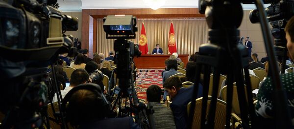 Первая пресс-конференция президента Сооронбая Жээнбекова по итогам 2018 года Первая пресс-конференция президента Сооронбая Жээнбекова по итогам 2018 года - Sputnik Кыргызстан