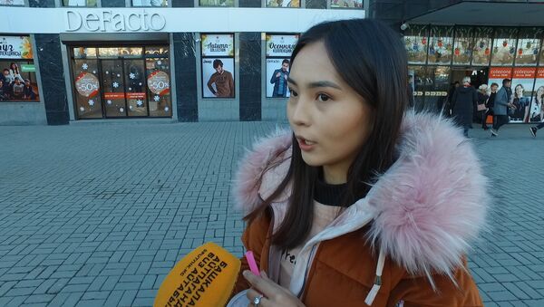 Бишкекчанки рассказали о том, сколько должен зарабатывать мужчина — видео - Sputnik Кыргызстан