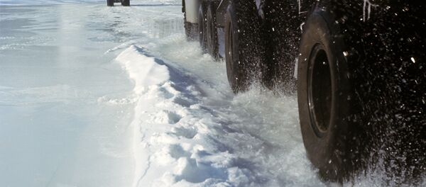 Коварные препятствия на зимних трассах - Sputnik Кыргызстан