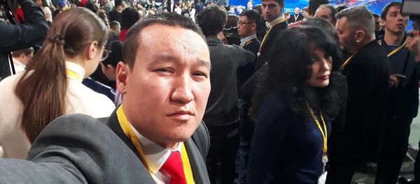 Шеф-редактор Sputnik Кыргызстан Эркин Алымбеков участвует в ежегодной пресс-конференции президента России Владимира Путина - Sputnik Кыргызстан