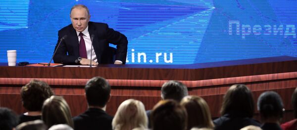 Ежегодная большая пресс-конференция президента РФ В. Путина Ежегодная большая пресс-конференция президента РФ В. Путина - Sputnik Кыргызстан
