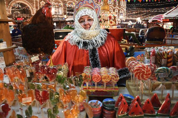 Открытие ГУМ-Катка на Красной площади Открытие ГУМ-Катка на Красной площади - Sputnik Кыргызстан