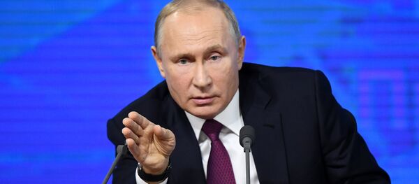 Президент РФ Владимир Путин на четырнадцатой большой ежегодной пресс-конференции в Центре международной торговли на Красной Пресне. - Sputnik Кыргызстан