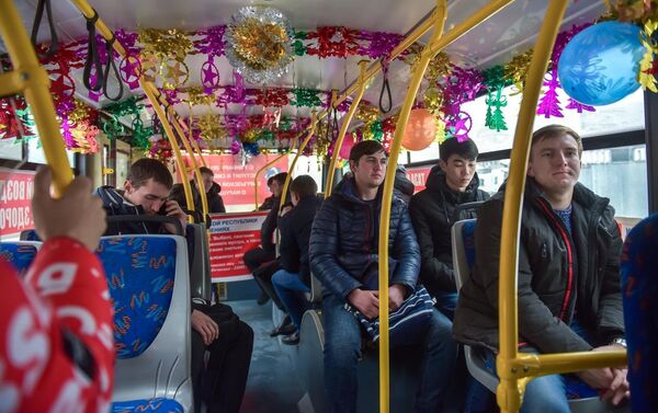 Эң мыкты кооздолгон үч автобус жана троллейбустун айдоочулары акчалай сыйлыкка ээ болот - Sputnik Кыргызстан