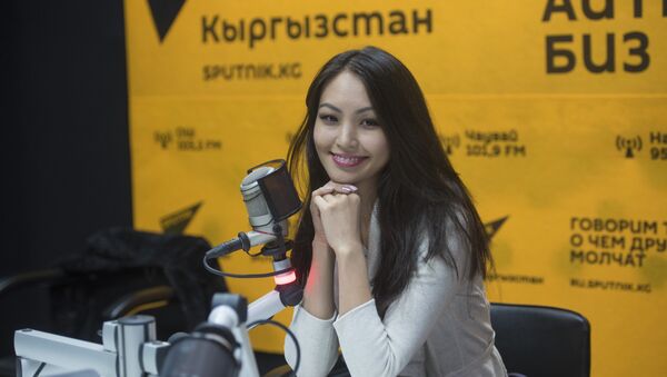 Частный предприниматель Лаура Жоробекова во время интервью на радиостудии Sputnik Кыргызстан - Sputnik Кыргызстан