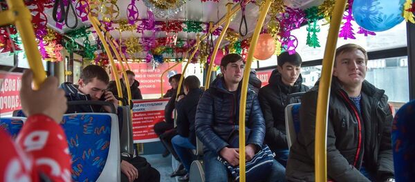 Новогоднее оформление общественного транспорта в Бишкеке - Sputnik Кыргызстан