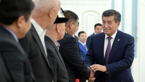 Президент Сооронбай Жээнбеков встретился с участниками Апрельской революции, родственниками погибших и пострадавших - Sputnik Кыргызстан