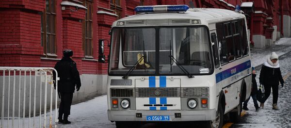 Автобус оперативного полка полиции в Москве. Архивное фото Автобус оперативного полка полиции в Москве. Архивное фото - Sputnik Кыргызстан