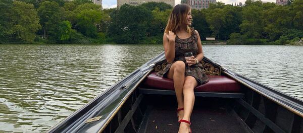 Успешный визажист Айлин Дүйшенбиева Успешный визажист Айлин Дүйшенбиева - Sputnik Кыргызстан