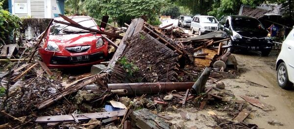 Последствия цунами на пляже Карита. Индонезия - Sputnik Кыргызстан