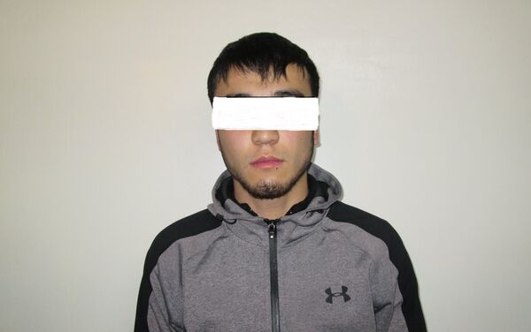 Нарушитель был задержан и водворен в ИВС города Ош, им оказался ранее судимый 19-летний местный житель, который состоит на оперативном учете МВД как действующий член ОПГ. - Sputnik Кыргызстан