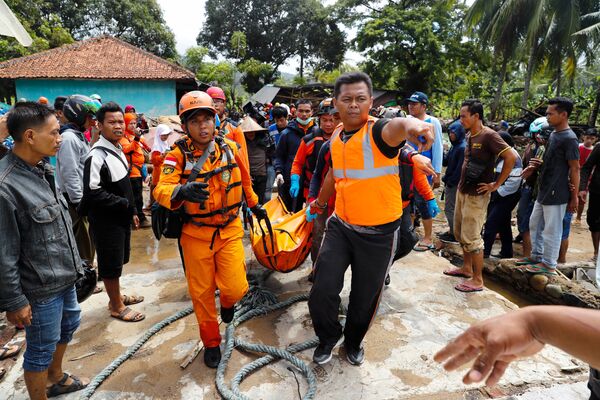 Последствия цунами в Карите. Индонезия - Sputnik Кыргызстан